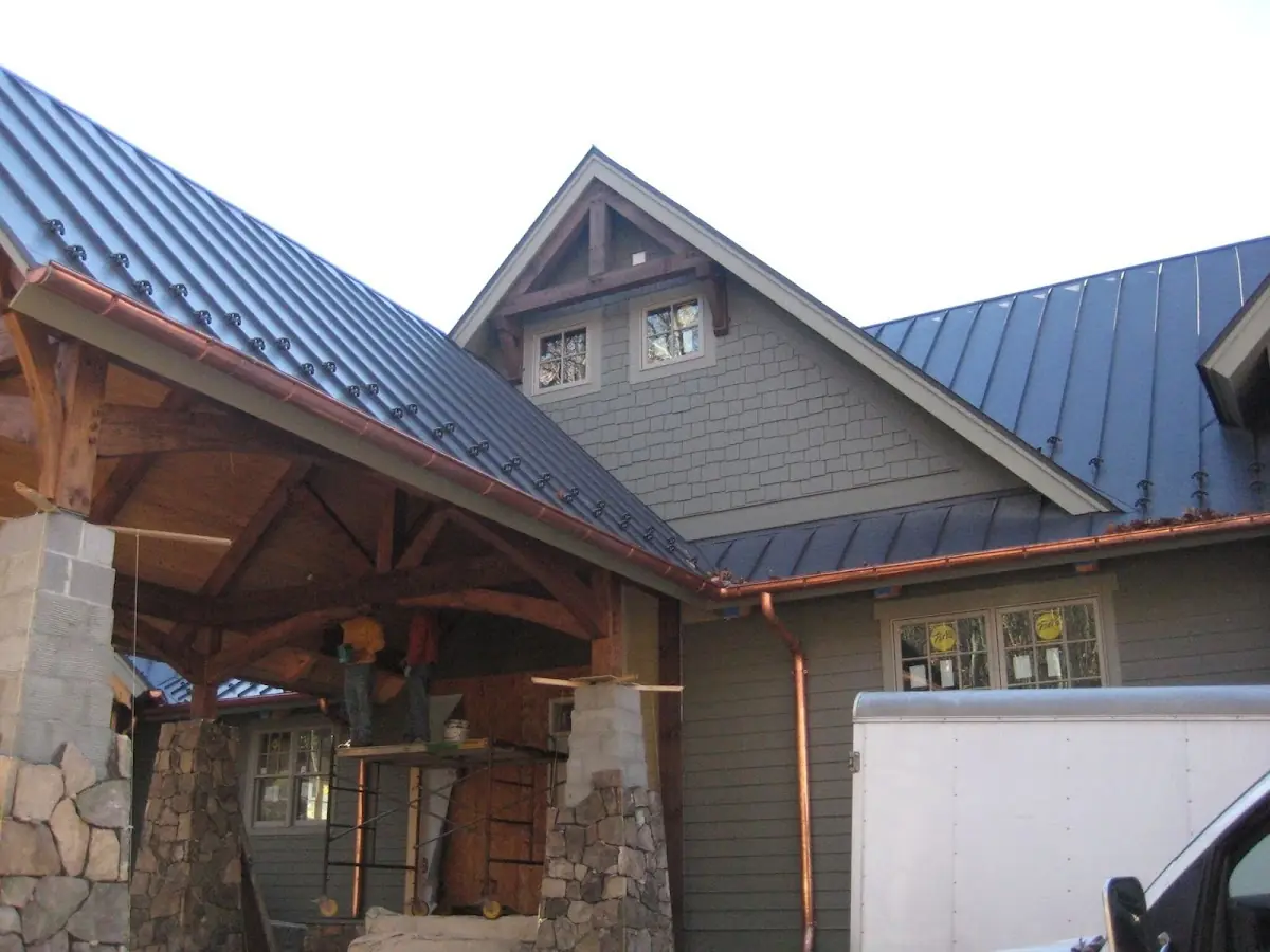 Craftsman Roofing team delivering quality roofing work in Alvin
